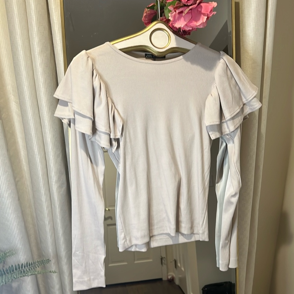 Zara Women’s Top 🫶🏻💄💋